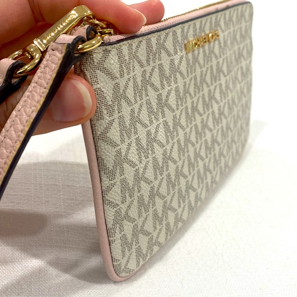 Small Michael Kors Clutch - Picture 4 of 4